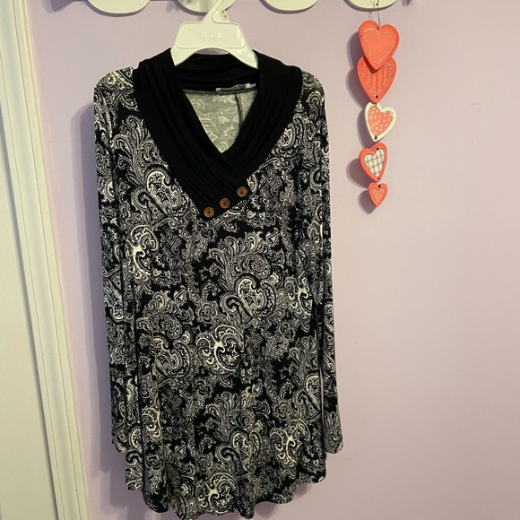 Tunic - Picture 2 of 3